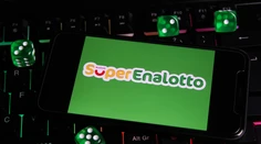 Padol najväčší jackpot v histórii európskych lotérií. Z 90 ľudí sa stali milionári