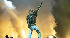 Travis Scott vyvolal na festivale šialenstvo, zomrelo osem ľudí