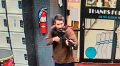 Krvavý masaker v americkom Lewistone. Armádny inštruktor zastrelil najmenej 18 ľudí, je na úteku