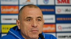 Túžba lepšie spoznať hráčov pred novou kvalifikáciou. Na zraze trénera Calzonu je aj 18-ročný talent