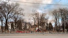 Z bunkra pod zbombardovaným divadlom zachránili už okolo 130 ľudí. Ukrajinská poslankyňa hovorí o zázraku