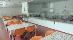 Stovky študentov v Trnave sú bez obedov. Kuchárky nenastúpili do práce