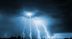 Búrková sezóna sa rozbieha. Na úvod týždňa sa má mať na pozore celé Slovensko