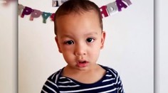 Chlapca (†2) hľadala celá rodina, na druhý deň ho našli mŕtveho v susedovom aute