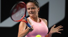 Kužmová s Kalinskou neuspeli v osemfinále štvorhry