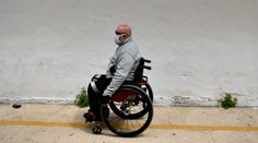 Ľudia so ZŤP dostanú jednorazovo viac peňazí na úpravu bytu, kúpu auta či pomôcky