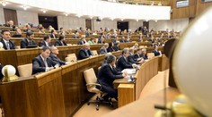 SMER stále vedie, do parlamentu by sa dostala SMK aj SNS