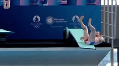 VIDEO: Olympionik sa zosmiešnil pri slávnostnom otvorení bazéna. Pred očami Macrona predviedol nemotorný pád