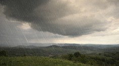 Slovensko zasiahnu poobede intenzívne búrky. Tu sú približné časy, Bratislava príde na rad medzi prvými