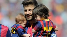 Nádherná rodinka! Shakira a jej chlapci prišli podporiť Piquého