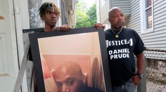 Policajti nebudú obvinení v prípade smrti Afroameričana Daniela Pruda