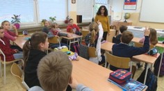 Školy nevedia, kto bude v septembri učiť prvákov. Nepomáha ani zvyšovanie platov