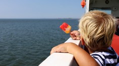 Tragédia uprostred Baltského mora: Dieťa vypadlo z lode, skočila za ním aj matka. Obaja v nemocnici zomreli