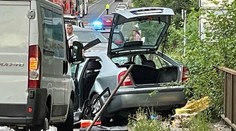 FOTO: Tragický koniec pracovného týždňa pri Trenčíne. Čelná zrážka áut si vyžiadala dvoch mŕtvych