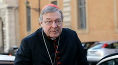 Jeden z najbližších pracovníkov pápeža priznal, že sa cirkev dopustila obrovských chýb