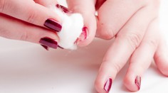 Sedem trikov, ako využiť v domácnosti odlakovač na nechty