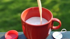 Mlieko v obchode môže byť aj rok staré, koluje internetom