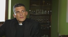 Kňaz bojuje za dobrovoľný celibát. Zaujímalo nás, čo na to slovenskí predstavitelia cirkvi