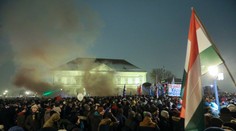 Proti vláde a prezidentovi protestovali tisíce Maďarov