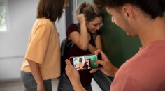 Ponižujúca, fyzická či virtuálna. Šikana u mladých má veľa podôb, žiaci ani učitelia o nej často hovoriť nechcú