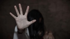 Mladú ženu s mentálnym postihnutím mal sexuálne napadnúť rodinný blízky. Sľúbil jej vraj mobil