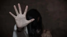Mladú ženu s mentálnym postihnutím mal sexuálne napadnúť rodinný blízky. Sľúbil jej vraj mobil
