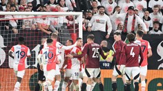 Haraslín opäť vymyslel gólovku, pražské derby však ukoristila Slavia. Sparte sa vzdialila vedúca priečka