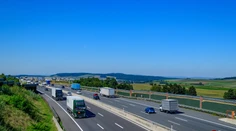 Chystáte sa k moru autom? Tu je prehľad cien diaľničných známok a mýta vo viacerých štátoch