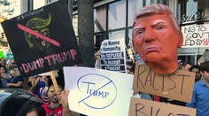 Protesty proti Trumpovi pokračujú