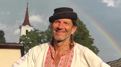 Pán Lukáš vymenil pred rokmi Petržalku za dedinu. Takto si teraz žije