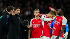 Veria mu, že konečne získa titul. Špekulovalo sa, že tréner Arsenalu skončí, teraz predĺžil kontrakt