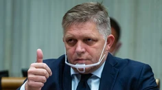 Fico opäť poukazuje na Mikulcovu minulosť. Predložil ďalšie dokumenty, ktoré ho majú spochybniť