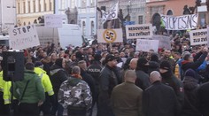 Vrcholí najdrahšia volebná kampaň v našej histórii. O voliča sa bojuje prakticky všade