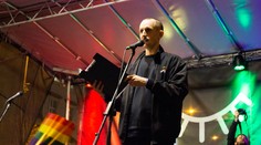 V Prahe si uctili obete streľby pred Teplárňou, na zhromaždení prehovoril aj jej majiteľ