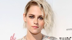 Konečne krásna! Kristen Stewart na červenom koberci zažiarila