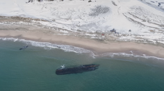 VIDEO: Ako loď duchov. Pri pobreží Kanady sa záhadne objavil stovky rokov starý vrak lode