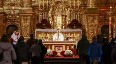 V byte poľského kňaza našli mŕtve telo mladého muža. Okolnosti smrti sú nejasné