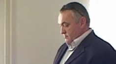 Je to on? Policajtovi auto údajne podpálil, prokurátorovi poškodil čakanom