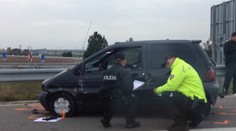 Auto ohrozovalo desiatky vodičov na R1. Šoféra našli policajti s prestrelenou hlavou