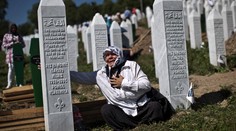 Od masakry v Srebrenici uplynuli dve desaťročia. Všetci spomínali