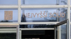 Polial ju benzínom a zahodil cigaretu, zabiť ju vraj nechcel. Slováka v Česku odsúdili na 15 rokov