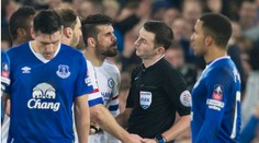 Costa dostal mastnú pokutu za to, že nechcel opustiť trávnik