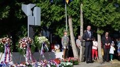 Prezident Pellegrini sa vydal na 12-kilometrový pochod po stopách hrdinov SNP