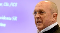 NÚSCH popiera, žeby Fischer vybavil operáciu mimo poradia