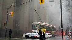 Torontom otriaslo niekoľko silných výbuchov. Hustý dym narušil dopravu