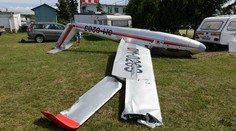 Veterná smršť rozbila historický vetroň, strhla strechu z hangára letiska