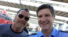 Schwarzenegger mal v Mníchove problém s políciou. Vyriešila to selfie