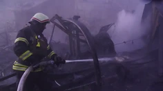 Po ruských útokoch dronmi na Ukrajine hlásia požiare a zranených