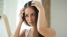 Lupiny vo vlasoch môžu prezradiť iné ochorenie. Ak sa nelieči, môžete o ne prísť