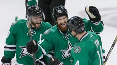 Pánik skóroval, Hossa a Sekera 0+1, Dallas s miestenkou do play off